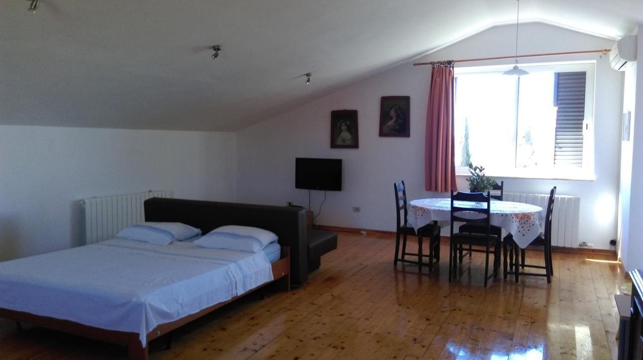 Apartment Elinor 2 โรวีน ภายนอก รูปภาพ
